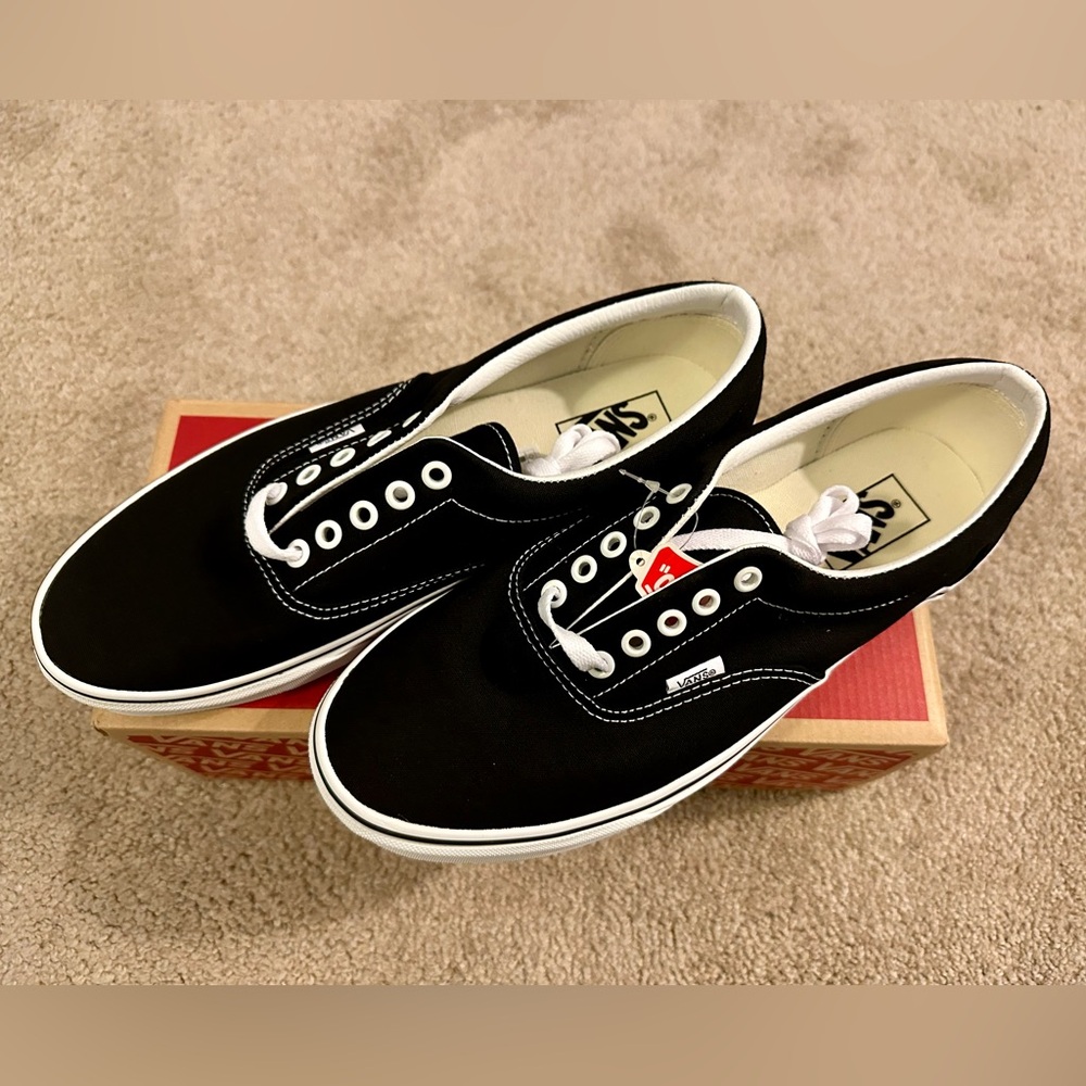 Men’s black vans lace up sneakers - brand new in box NWT - Mens 10